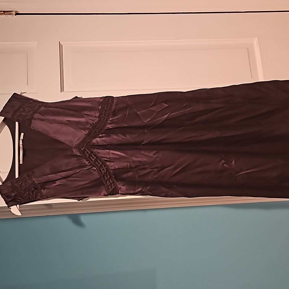 Vneck dress with crochet